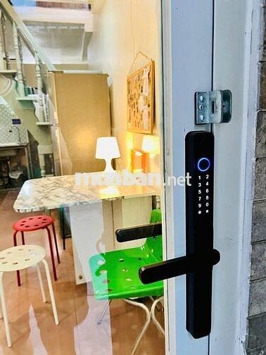 Cho thuê nhà mới đẹp full nội thất. Nguyễn Trãi, Q1 - Gía chỉ 12 triệu