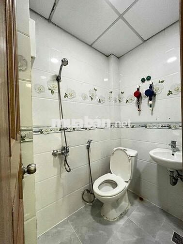 STUDIO CỬA SỔ NGAY SÁT ĐẠI HỌC VĂN LANG ĐI BỘ TỚI TRƯỜNG