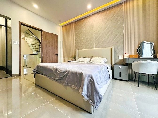 Bán nhà đẹp mặt tiền đường số lâm văn bền quận 7