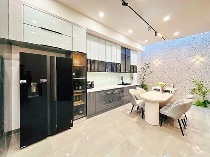 Bán nhà đẹp mặt tiền đường số lâm văn bền quận 7