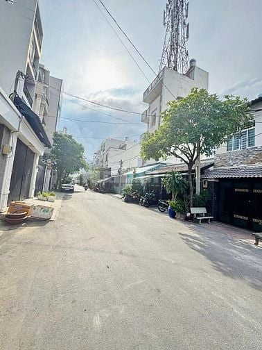 Bán nhà đẹp mặt tiền đường số lâm văn bền quận 7