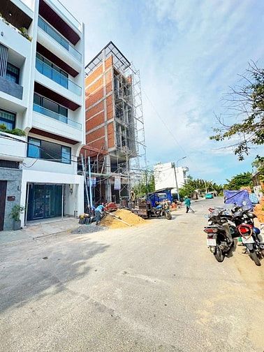 Bán nhà đẹp mặt tiền đường số lâm văn bền quận 7