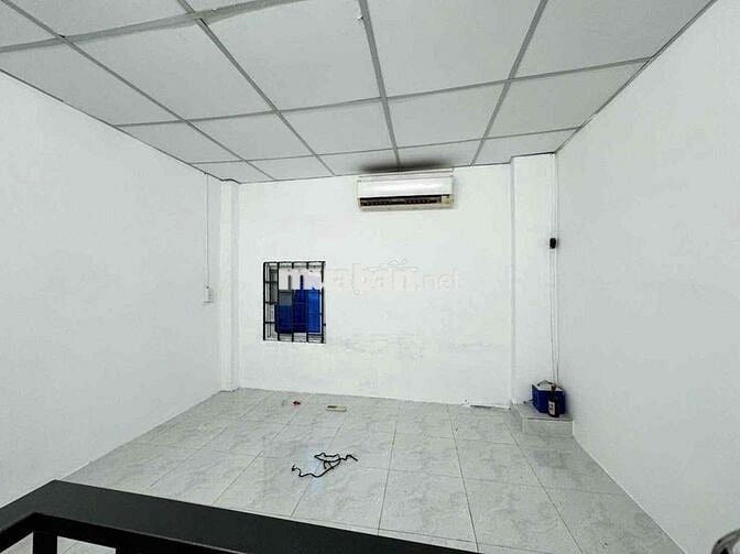 nhà mặt tiền Q10 - hòa Hưng - 2 lầu 3 phòng 3 wc