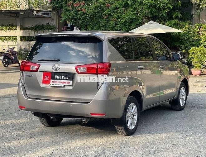 Toyota Innova 2017 2.0E - 22.200km