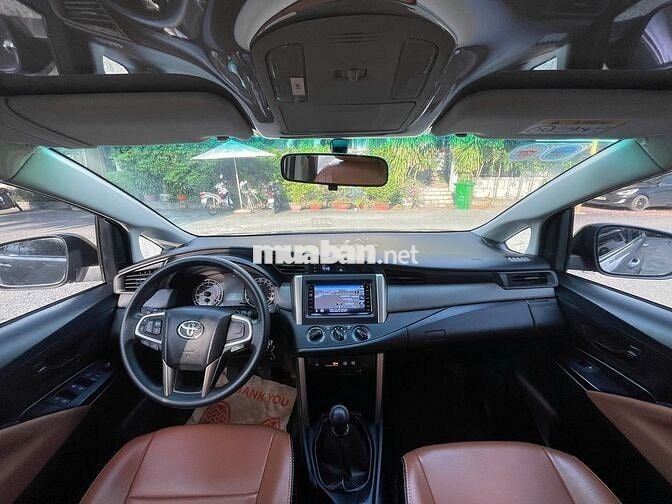 Toyota Innova 2017 2.0E - 22.200km