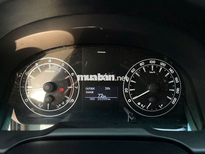 Toyota Innova 2017 2.0E - 22.200km