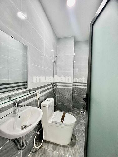 Nhà Mới DT 280m2 1Trệt 4Lầu 6Pn 7Wc Sân Thượng Hẻm Xe Tải Vỉa Hè Mát