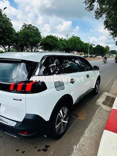 Peugeot 5008 2018 1.6L Turbo - 86000 km