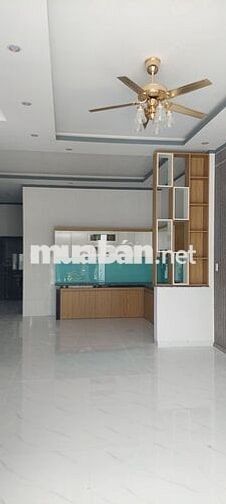 Chính chủ gửi bán nhà 1 trệt 1 lầu 5x14 SHR liền kề KCN Nam Tân Uyên