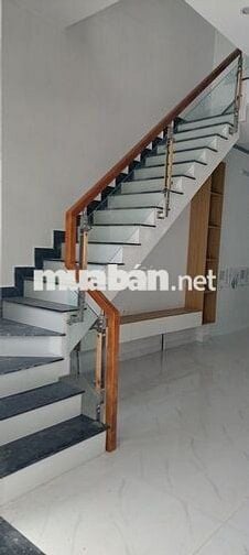 Chính chủ gửi bán nhà 1 trệt 1 lầu 5x14 SHR liền kề KCN Nam Tân Uyên