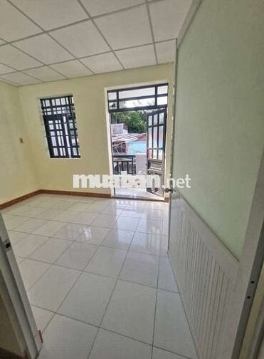 cần bán gấp nhà Bình Chánh Phạm Hùng 1T2L diện tích lớn SHR gần trường
