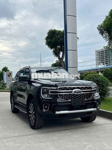Ford Everest Platinum–Xe sang,full option,giá tốt