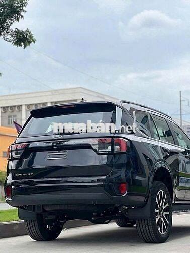 Ford Everest Platinum–Xe sang,full option,giá tốt