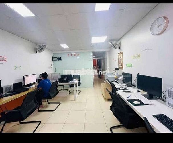 Tôi cần bán nhà mặt ngõ ô tô tải chánh kinh doanh sầm uất .