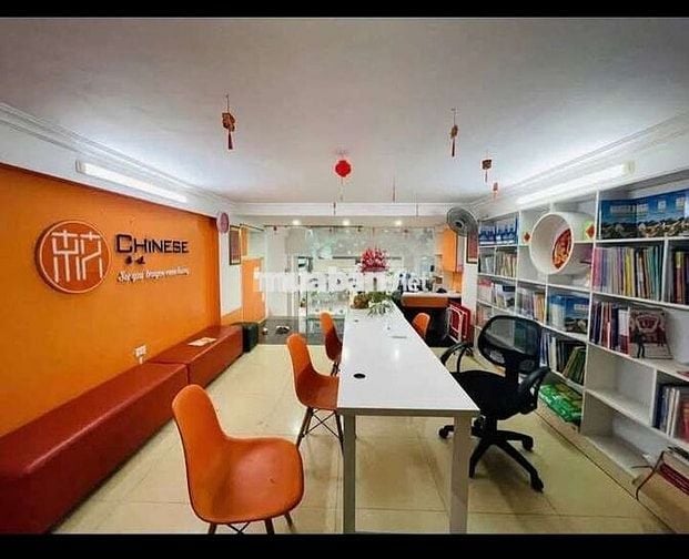 Tôi cần bán nhà mặt ngõ ô tô tải chánh kinh doanh sầm uất .