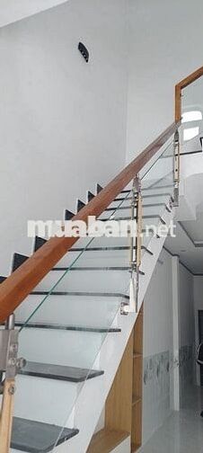 Chính chủ gửi bán nhà 1 trệt 1 lầu 5x14 SHR liền kề KCN Nam Tân Uyên