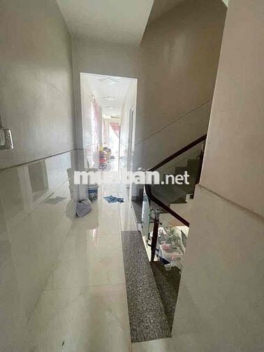 MT LÊ LỢI, CÁCH NGÃ 5 TTHM 50M, HÓC MÔN, 4TẦNG KẸP HẺM KD TẤP NẬP TỐT
