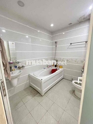 MT LÊ LỢI, CÁCH NGÃ 5 TTHM 50M, HÓC MÔN, 4TẦNG KẸP HẺM KD TẤP NẬP TỐT