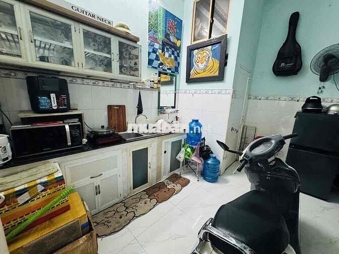 Nhà 3 tầng, ngay chợ, giá tốt chỉ 2.65 tỷ