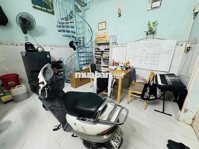 Nhà 3 tầng, ngay chợ, giá tốt chỉ 2.65 tỷ