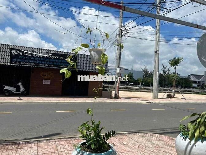 Chính chủ bán đất lô góc 2 MT đường Nguyễn Thái Học DT 130m2 Gò Công