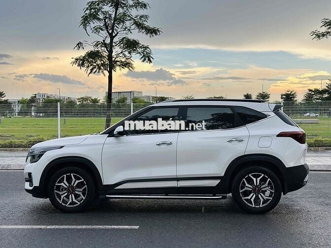 Kia Seltos 2021 model 2022 Premium 1.6 - 60000 km