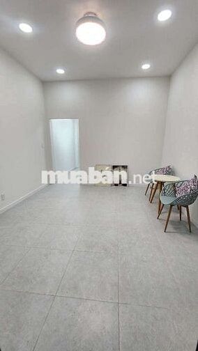 Cho thuê nhà mới sân đậu oto. Kinh doanh được tất cả ngành nghề.