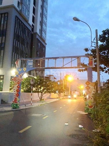 Hàng ngộp giá rẻ chỉ 100tr/m2 vẫn còn thương lượng quận 7
