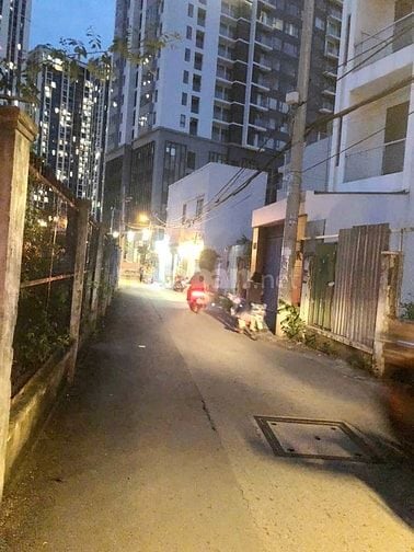 Hàng ngộp giá rẻ chỉ 100tr/m2 vẫn còn thương lượng quận 7