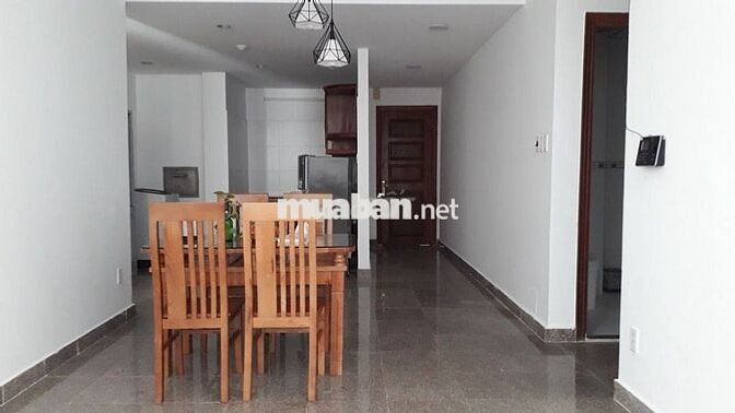 Căn hộ 2PN đầy đủ nội thất, thiết kế gỗ, bồn tắm ở Tây Nguyên Plaza.