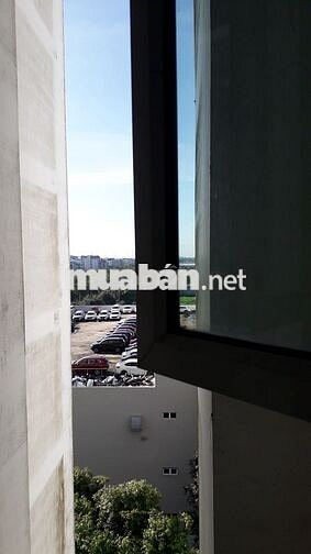 Căn hộ 2PN đầy đủ nội thất, thiết kế gỗ, bồn tắm ở Tây Nguyên Plaza.