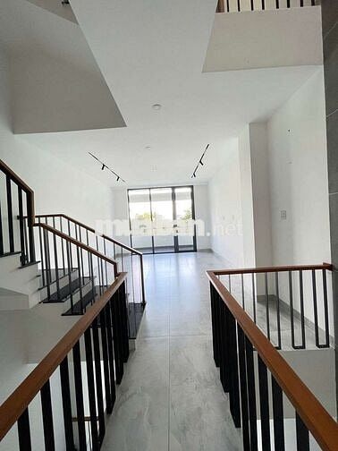 Nhà 3 lầu 4pn full máy lạnh KDC Hưng Phú 1