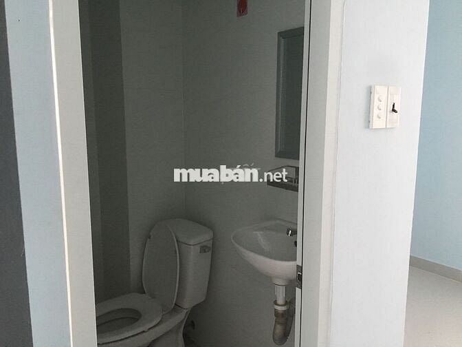 Phòng như hình ngay chợ Bà Chiểu có máy lạnh bếp WC riêng trong phòng
