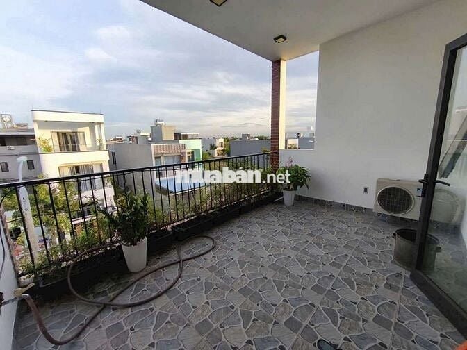 BÁN NHÀ HỐI KIỂNG ĐẸP NHÀ XÂY TÂM HUYẾT ĐỂ LẠI NỘI THẤT