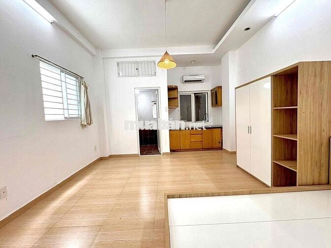 Cho Thuê Studio Cửa Sổ Thoáng Rộng 35m2 Vòng Xoay Dân Chủ CMT8 Quận 10