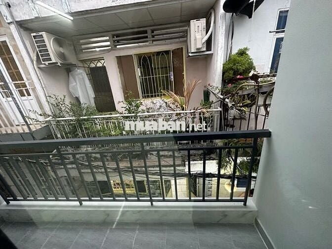 Bán nhà hẻm xe hơi cạnh đường Lê Văn Quới, 24m2, giá nhỉnh 2 tỷ