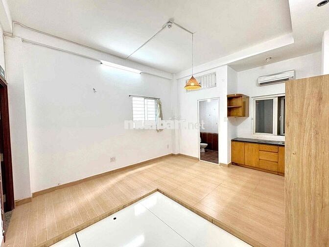 Cho Thuê Studio Cửa Sổ Thoáng Rộng 35m2 Vòng Xoay Dân Chủ CMT8 Quận 10