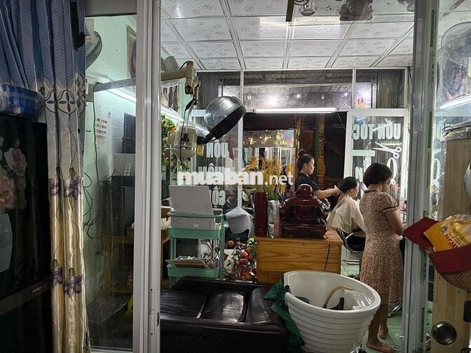 sang mặt bằng tiệm tóc nữ và đồ dùng gia đình