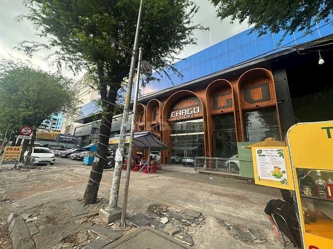 Cho thuê mặt bằng  mặt tiền Sư Vạn Hạnh P.10, Q.10 giá 120tr