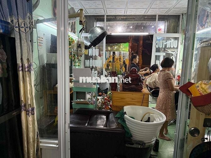 sang mặt bằng tiệm tóc nữ và đồ dùng gia đình