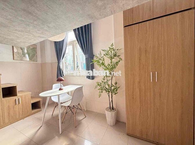 CHDV giữ đến đầu tháng 9 Gần UEH có gác ban công cửa sổ
