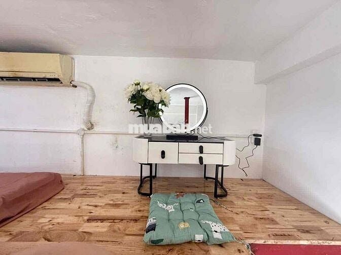 CHDV giữ đến đầu tháng 9 Gần UEH có gác ban công cửa sổ