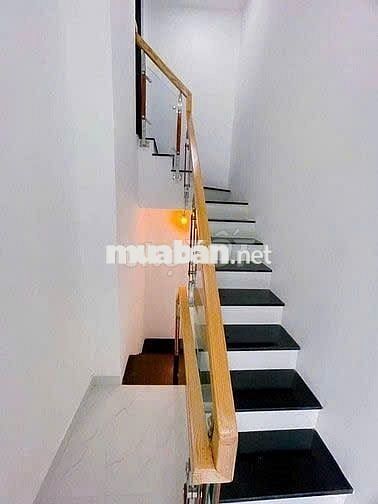 Bán nhanh nhà cô Kiều,Quận 8 Phạm Hùng 1t2l,dt lớn,gần svđ,giá 1t5 shr