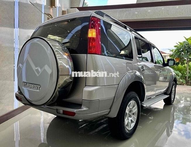 Ford Everest 2.5L 4x2 AT - 75.000km một đời chủ