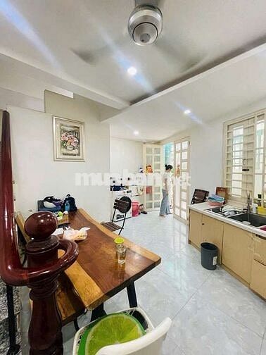 [ 4 TẦNG_3PN_SÁT Q.1 ] HẺM SẠCH ĐẸP