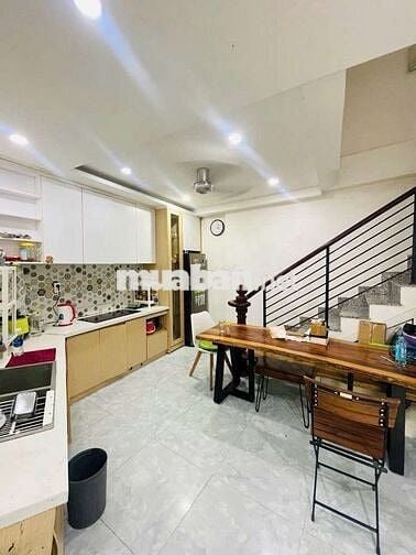 [ 4 TẦNG_3PN_SÁT Q.1 ] HẺM SẠCH ĐẸP