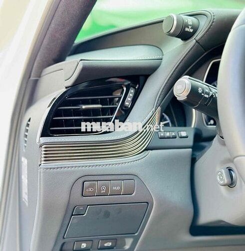 Lexus LS 500 odo mới 17.000km model 2024