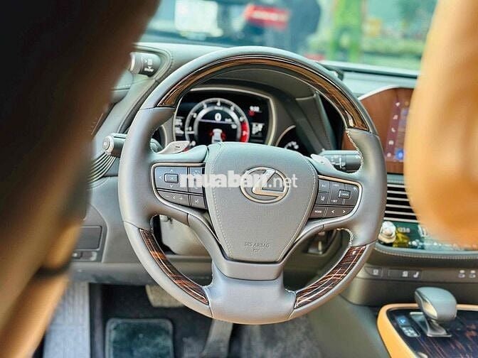 Lexus LS 500 odo mới 17.000km model 2024