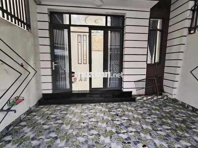 bán gấp nhà cô Ngọc 1T2L diện tích lớn đường Phạm Thế Hiển shr gần chợ