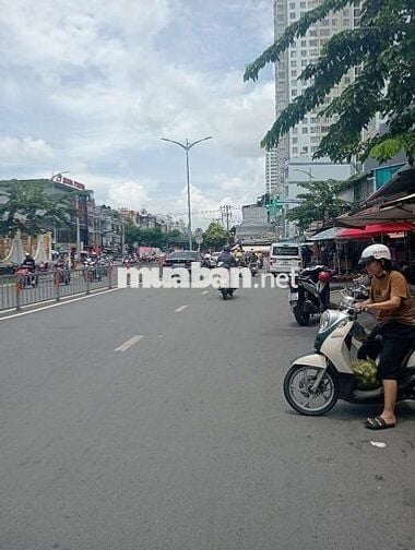 Nhà mặt tiền vị trí đẹp tạ Quang Bửu p4 q8 ngay phạm hùng DT 4.2 x 18m